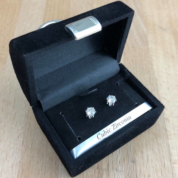 CZ Stud Earrings Gift Box - Picture 1 of 5